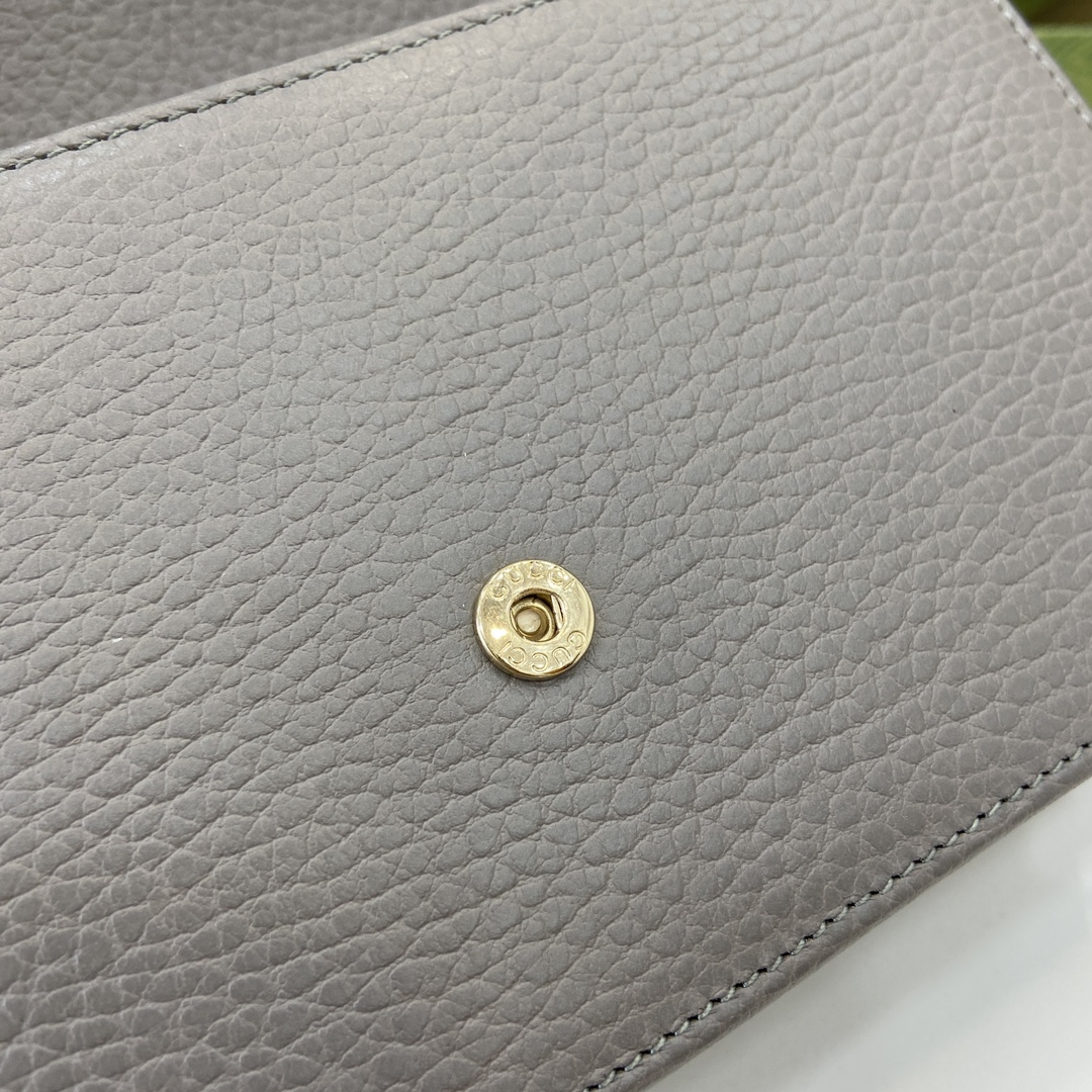G*u*i interlocking g chain wallet