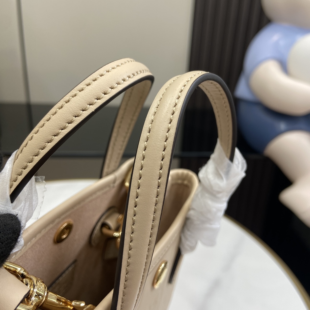 g*u*i gg S*per mini bag with strap