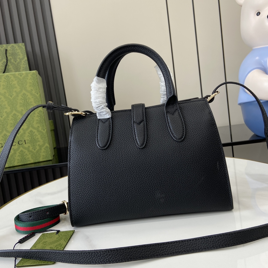 G*u*i small tote bag with hook closure