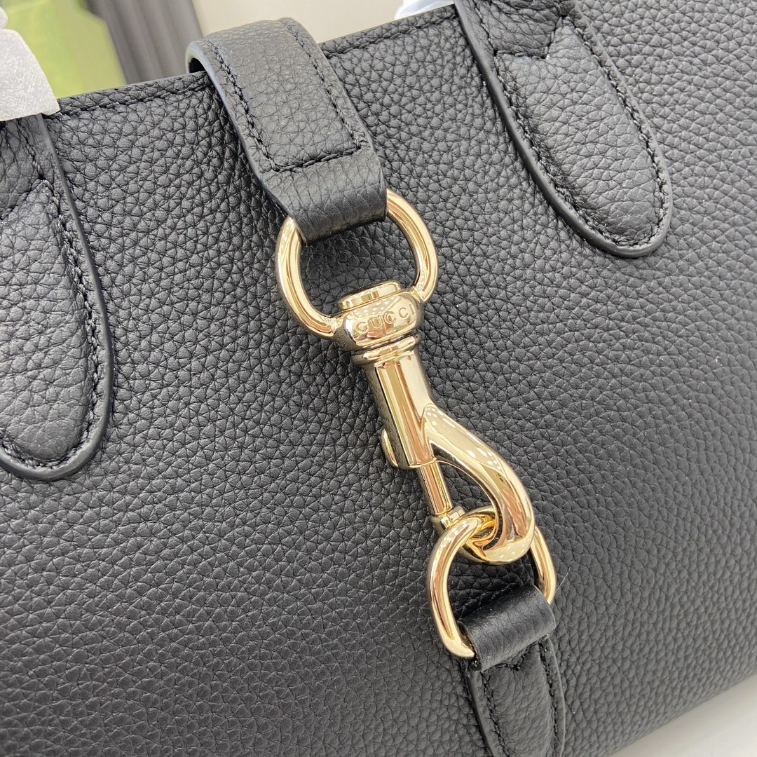 G*u*i small tote bag with hook closure