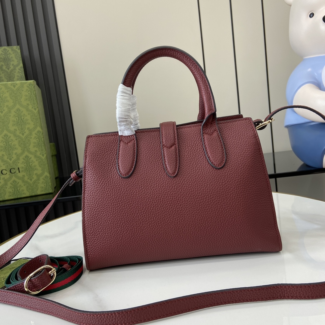 G*u*i small tote bag with hook closure