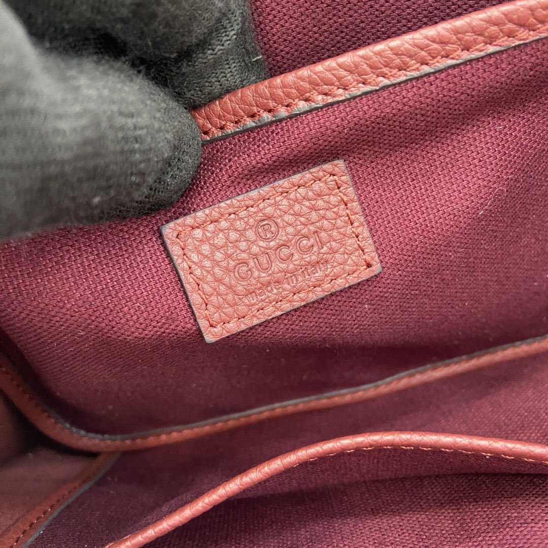 G*u*i small tote bag with hook closure