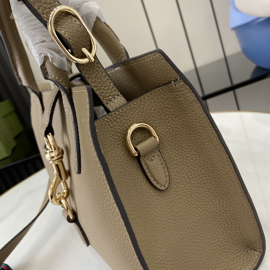 G*u*i small tote bag with hook closure