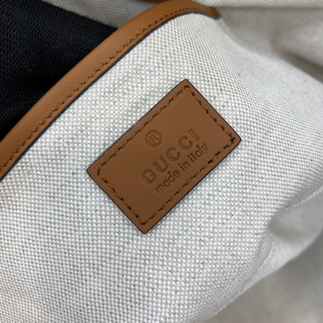 G*u*i medium straw-effect tote
