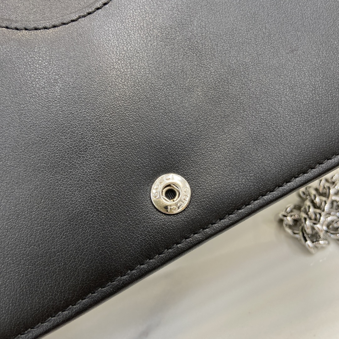 G*u*i gg marmont chain wallet