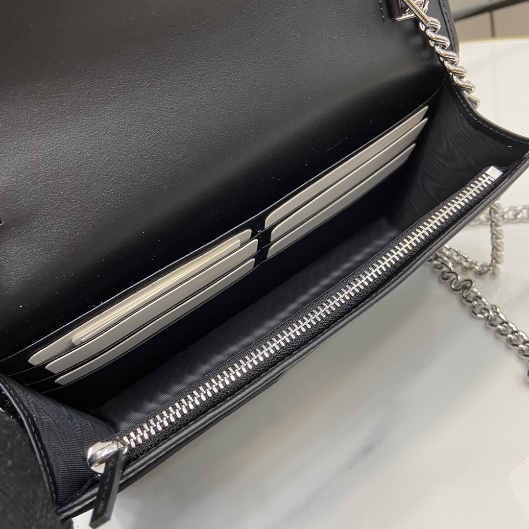 G*u*i gg marmont chain wallet