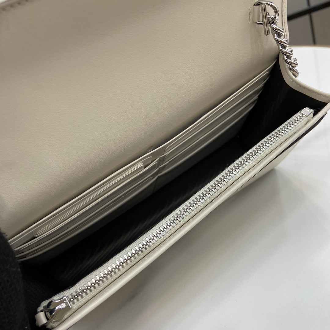 G*u*i gg marmont chain wallet