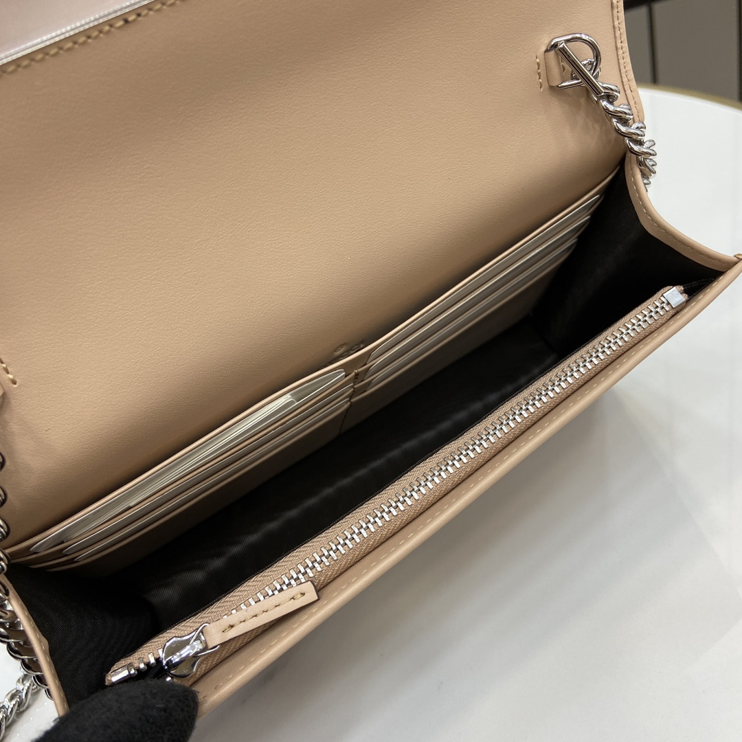 G*u*i gg marmont chain wallet