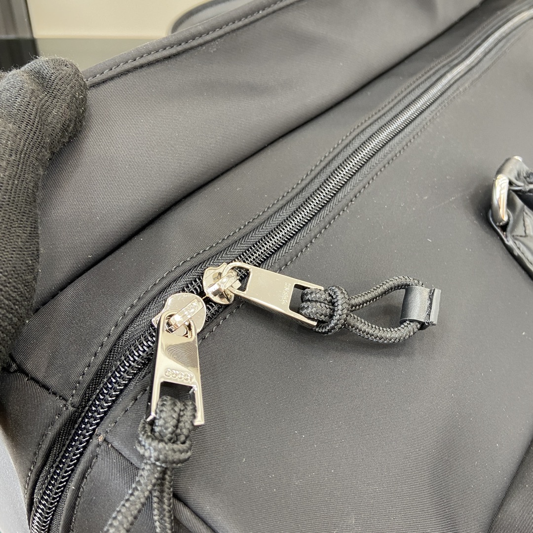 G*u*i large duffle bag in black nylon
