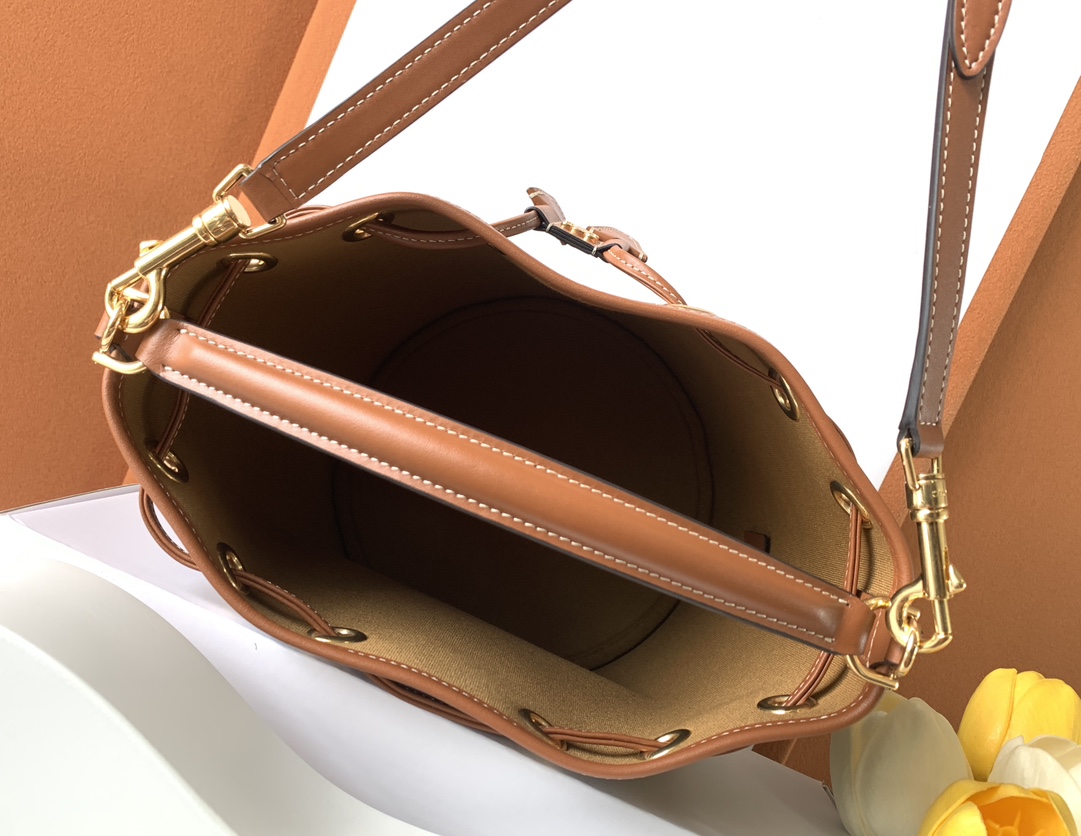 Ce**e clara bag in triomphe
