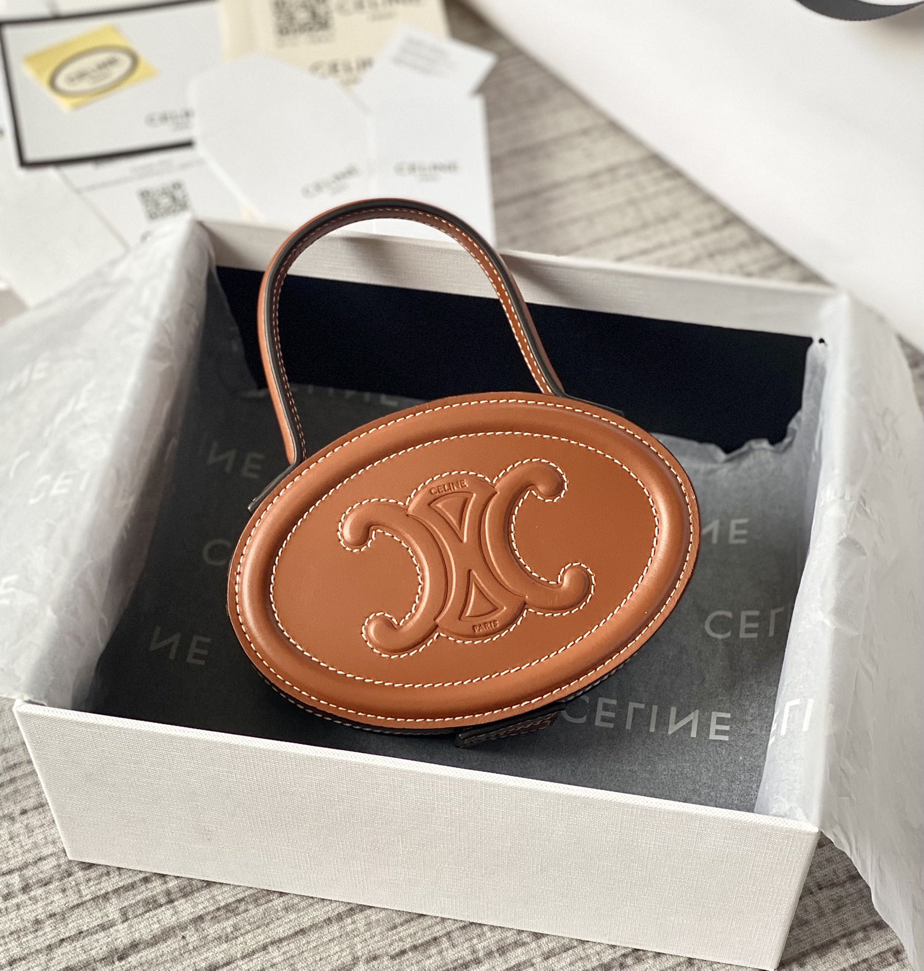 Ce**e oval minaudiere cuir triomphe