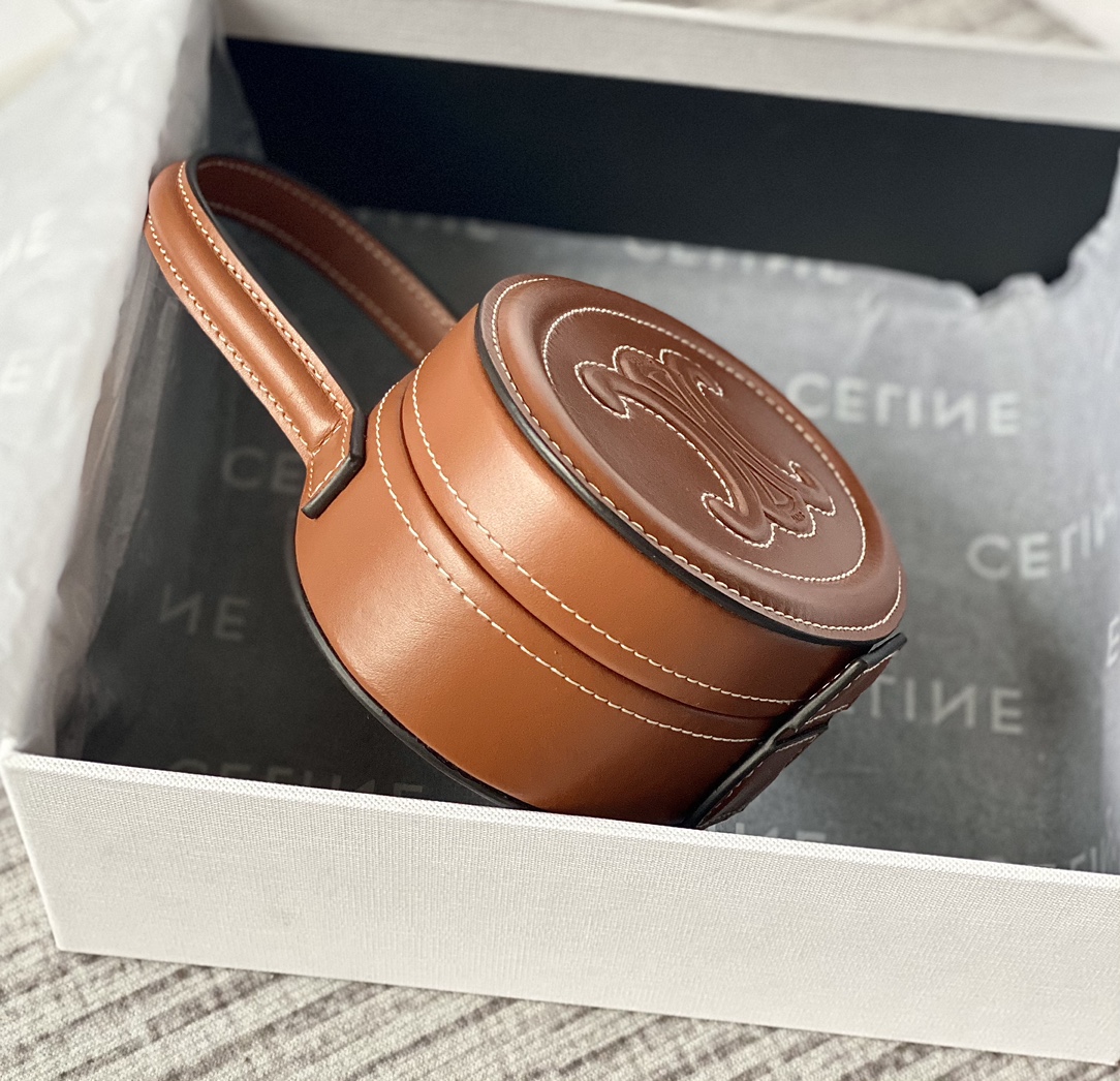 Ce**e oval minaudiere cuir triomphe