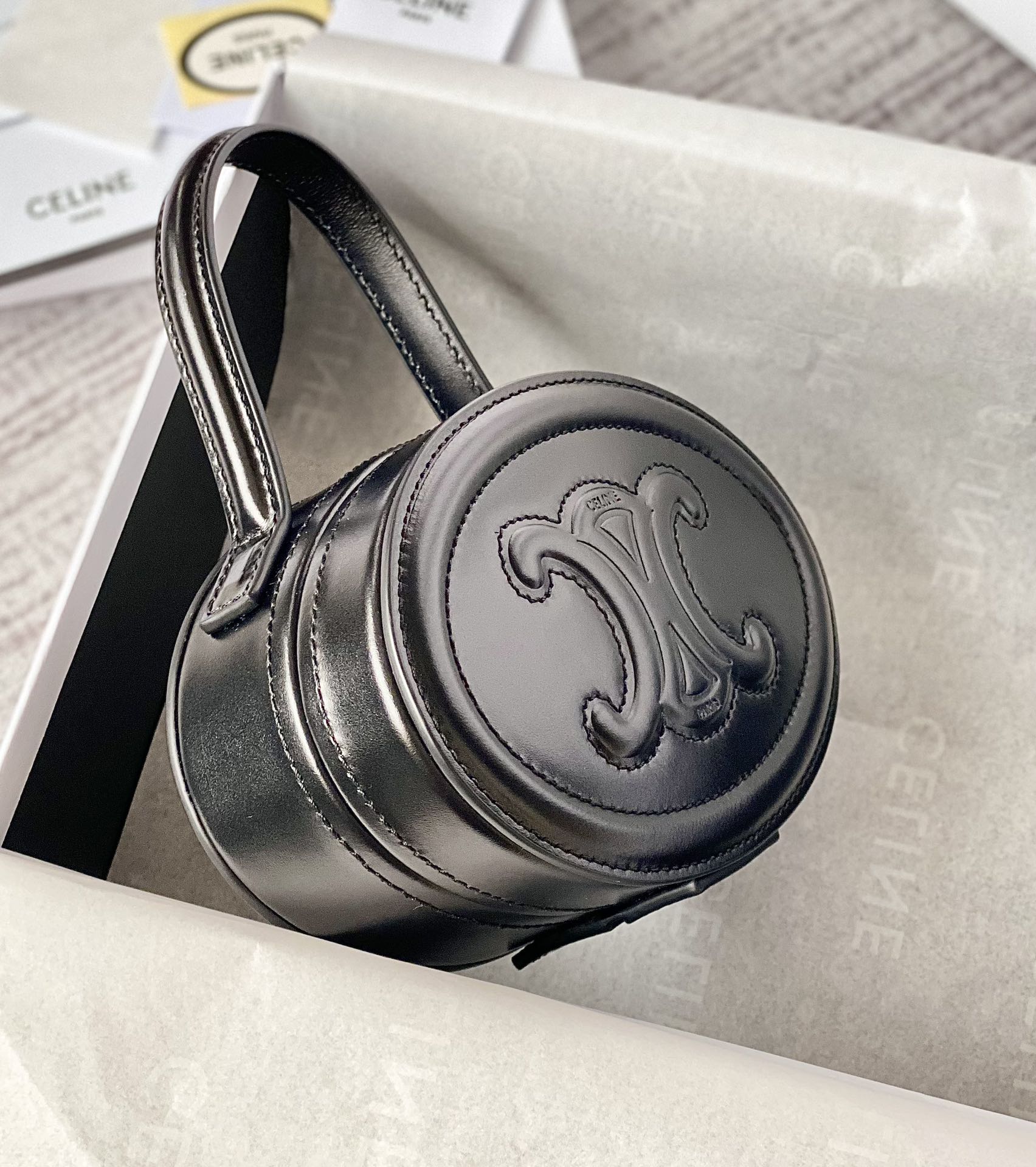 Ce**e oval minaudiere cuir triomphe