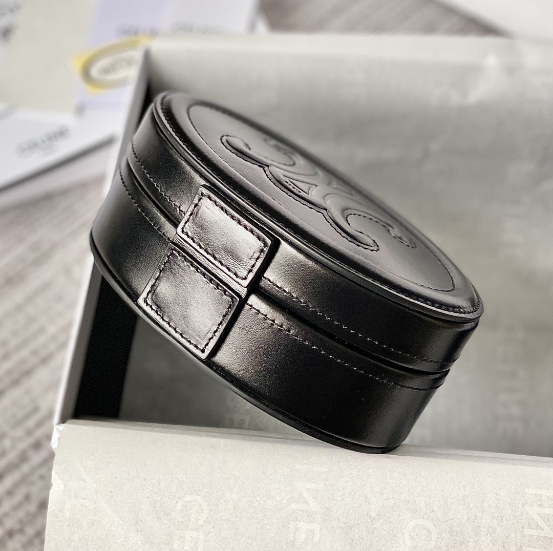 Ce**e oval minaudiere cuir triomphe