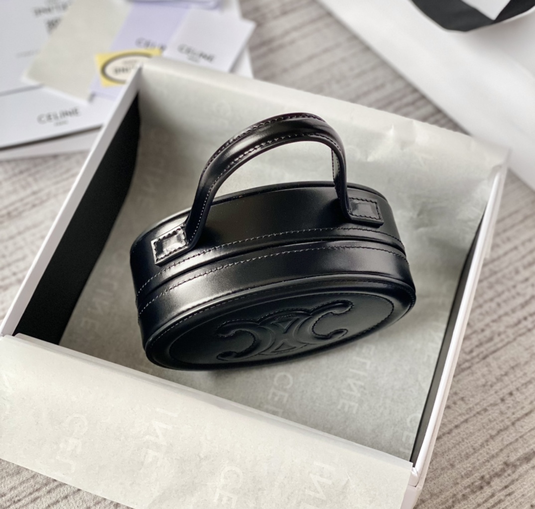 Ce**e oval minaudiere cuir triomphe