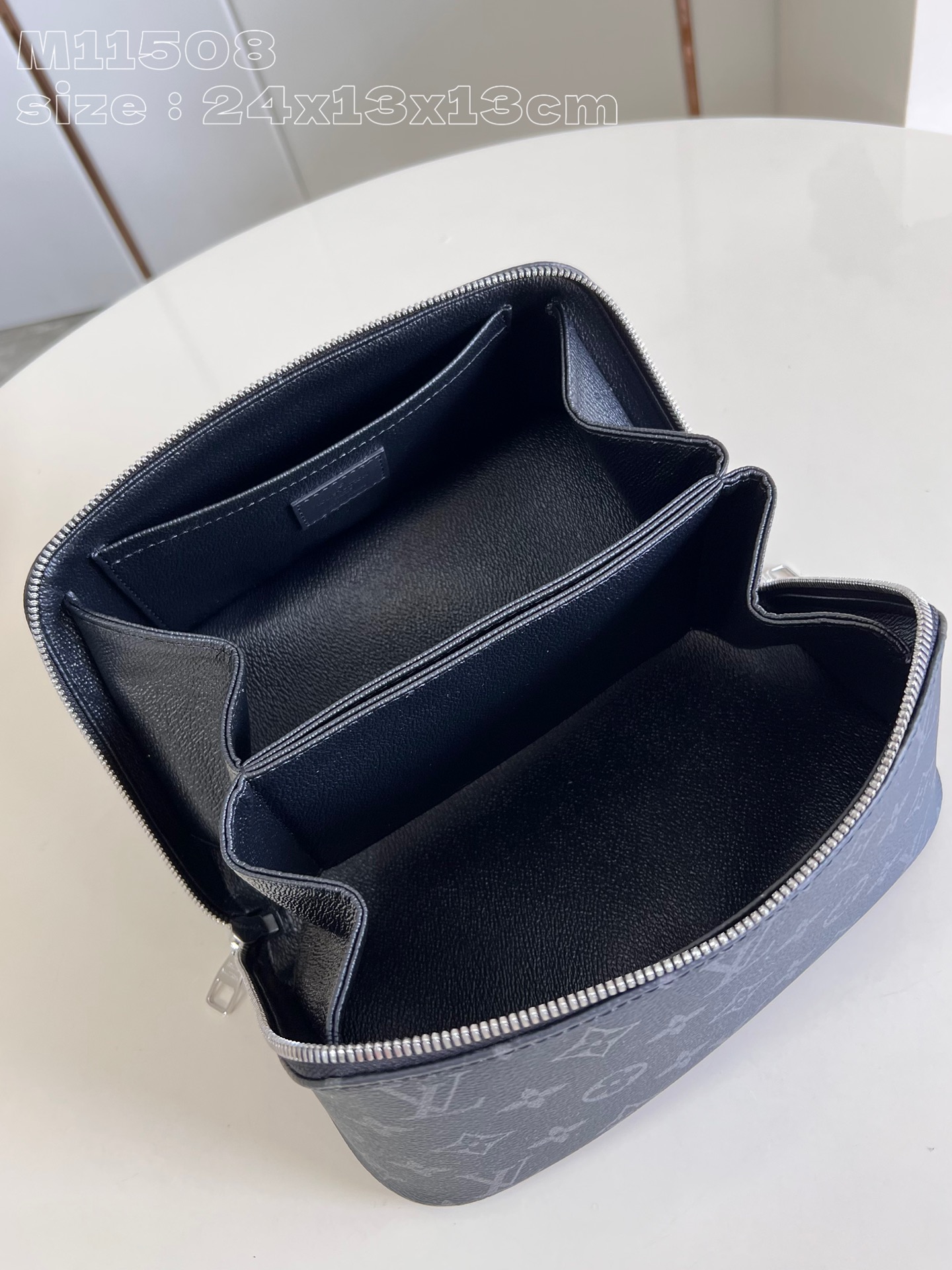 l**is V*t*n toiletry bag