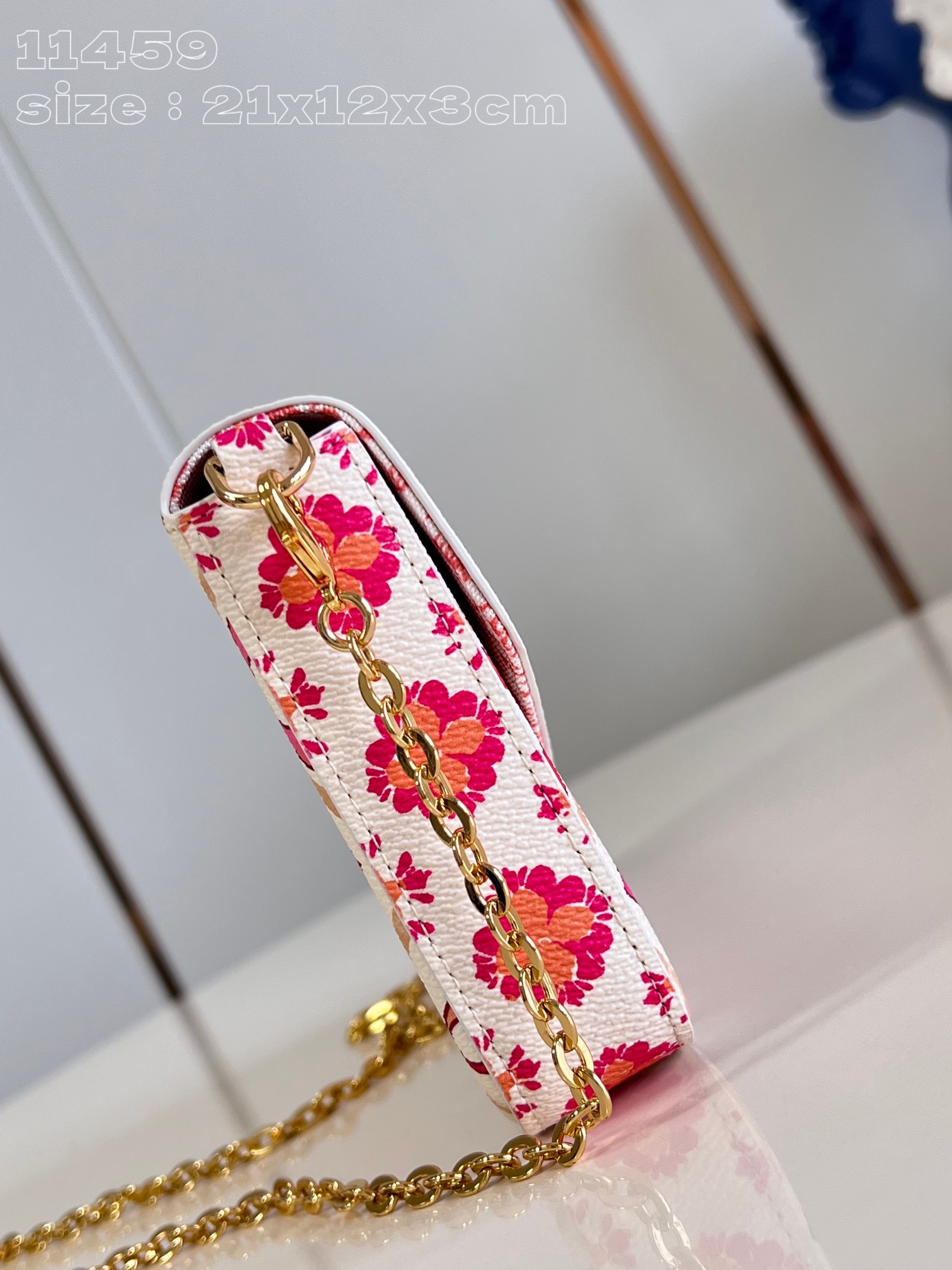l**is V*t*n pochette félicie bag