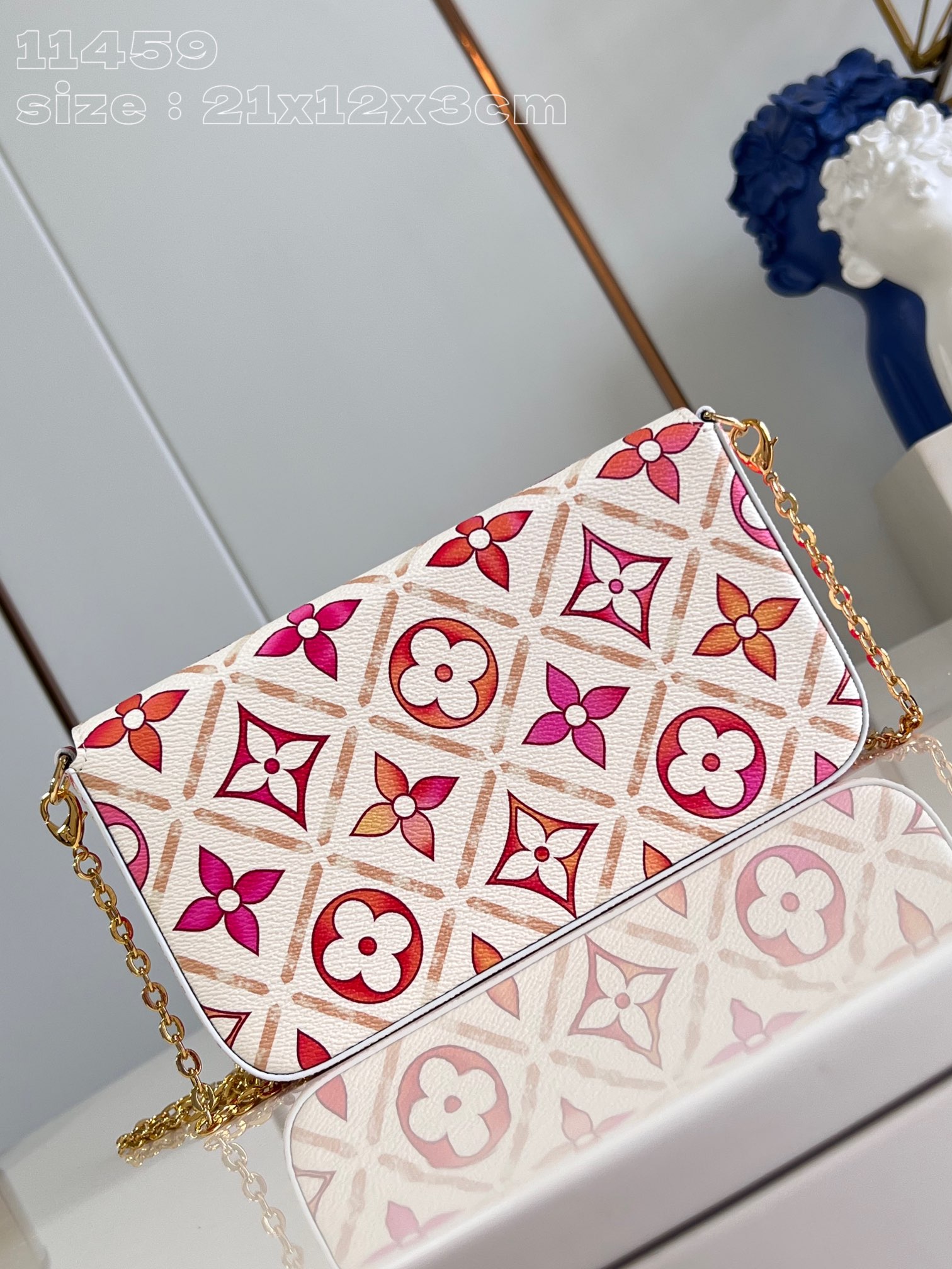 l**is V*t*n pochette félicie bag