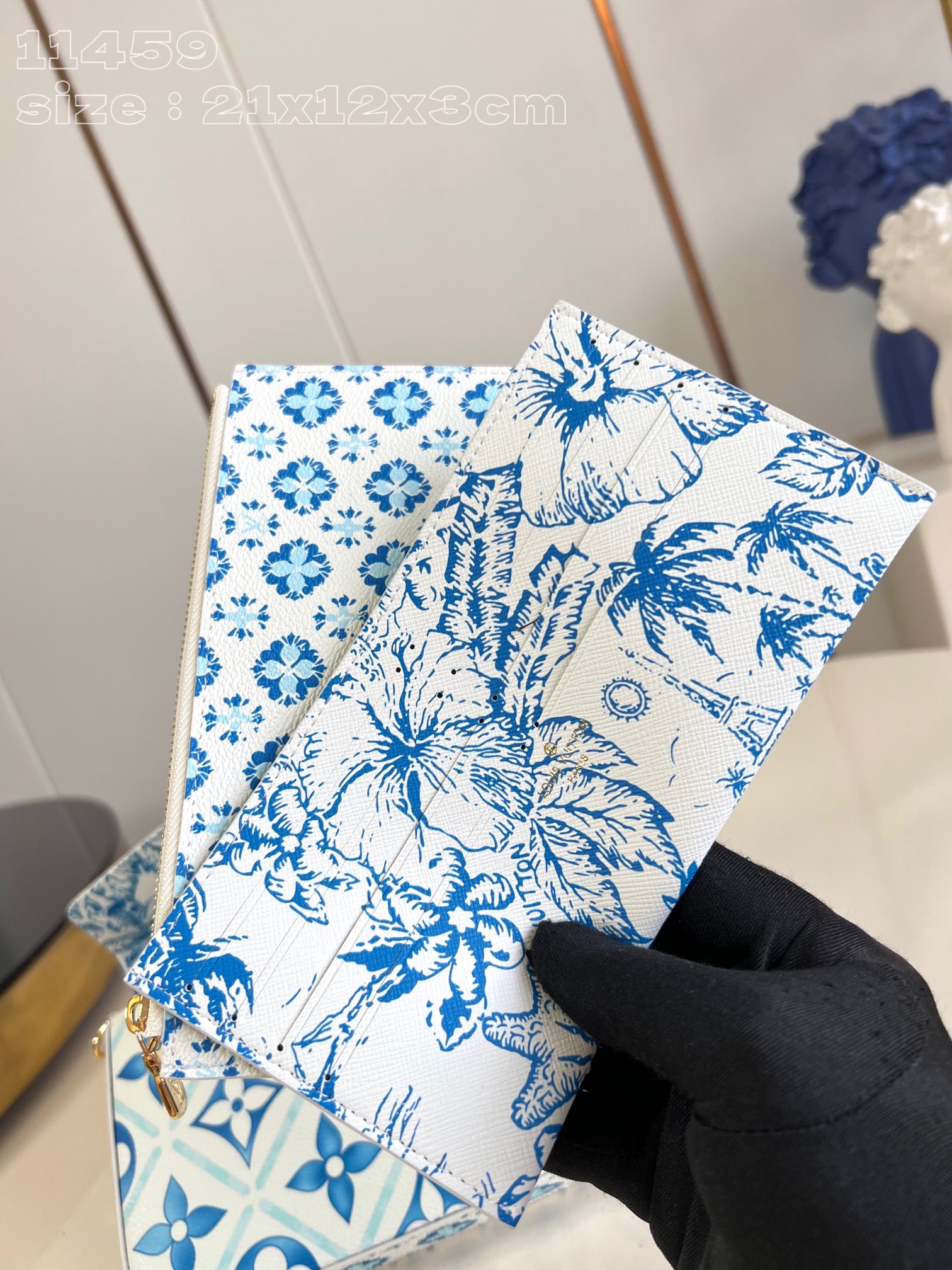 l**is V*t*n pochette félicie bag