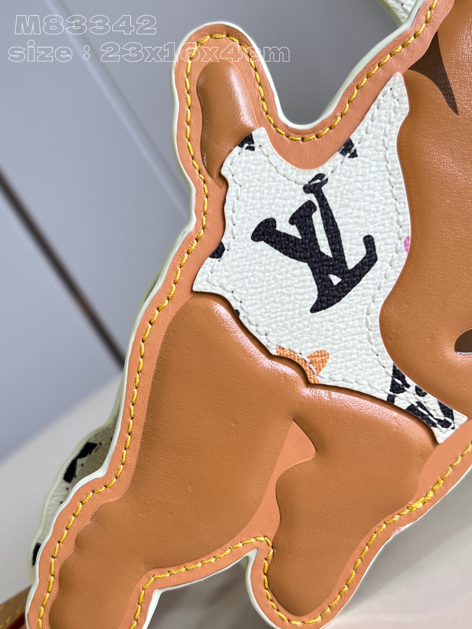 l**is V*t*n dog on strap