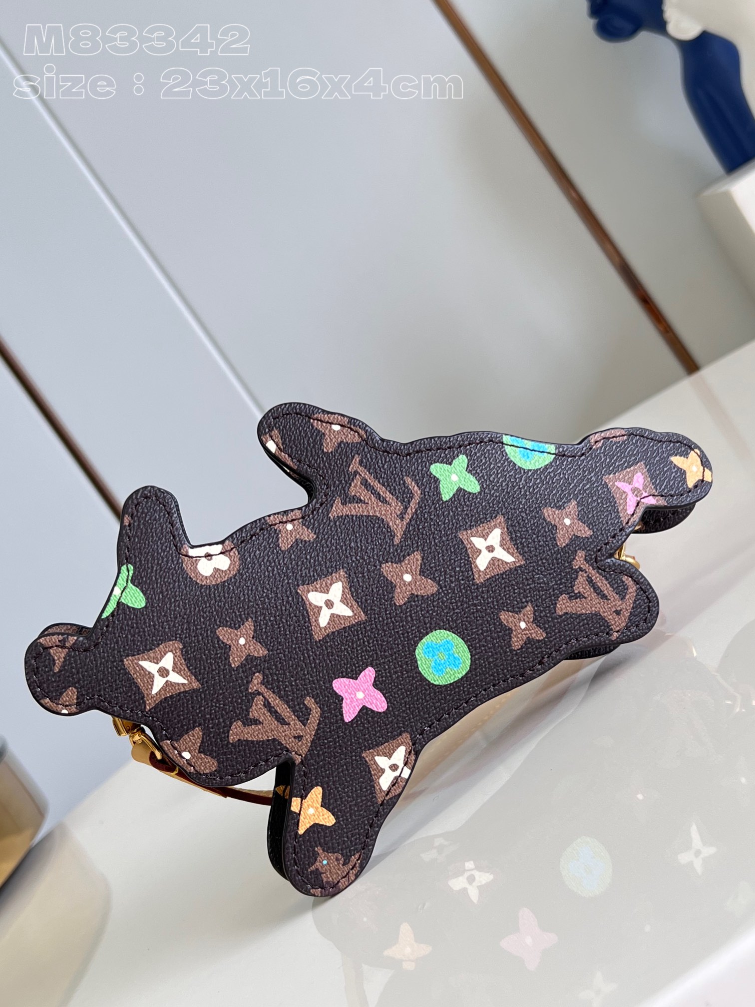 l**is V*t*n dog on strap