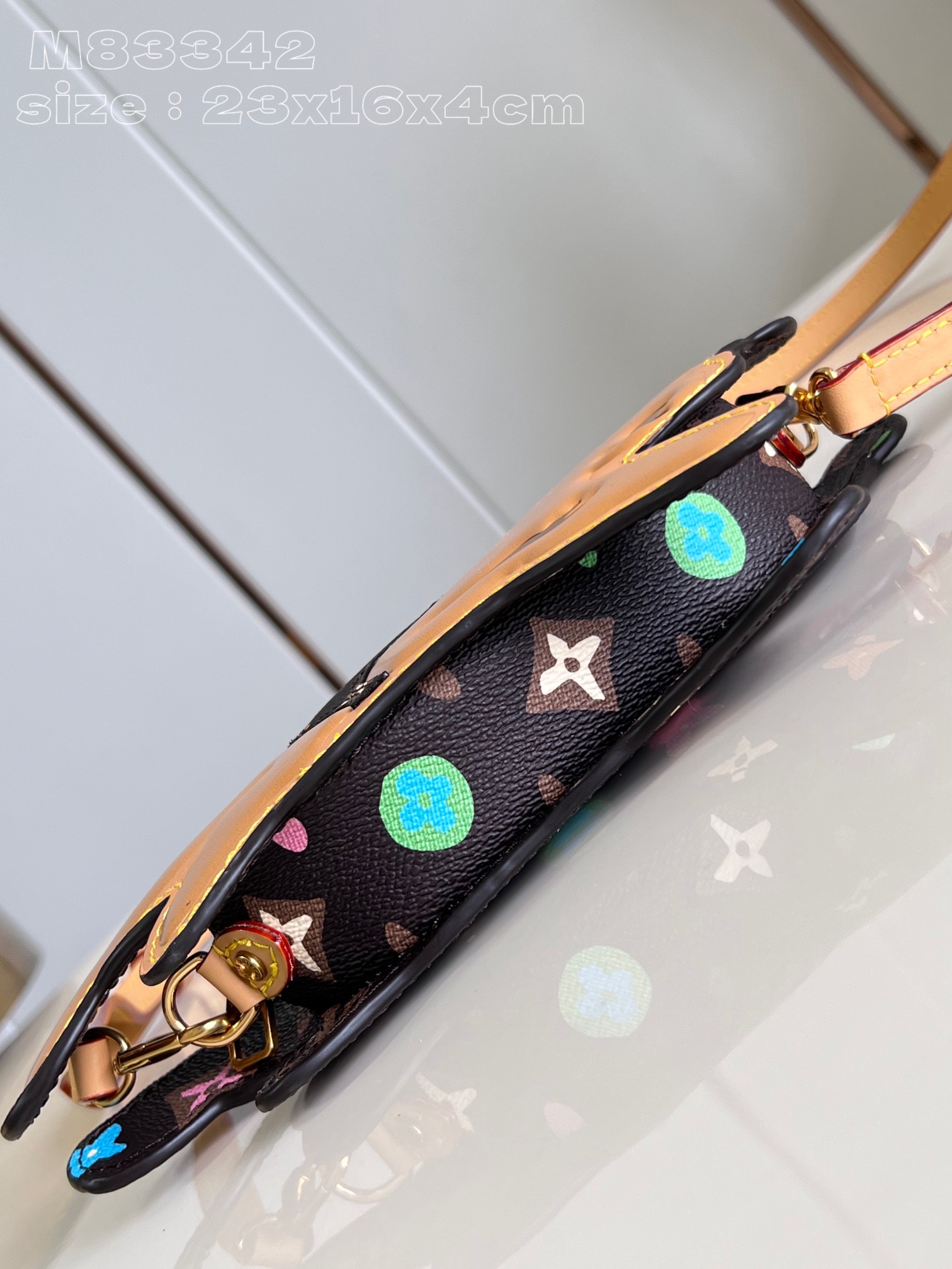 l**is V*t*n dog on strap