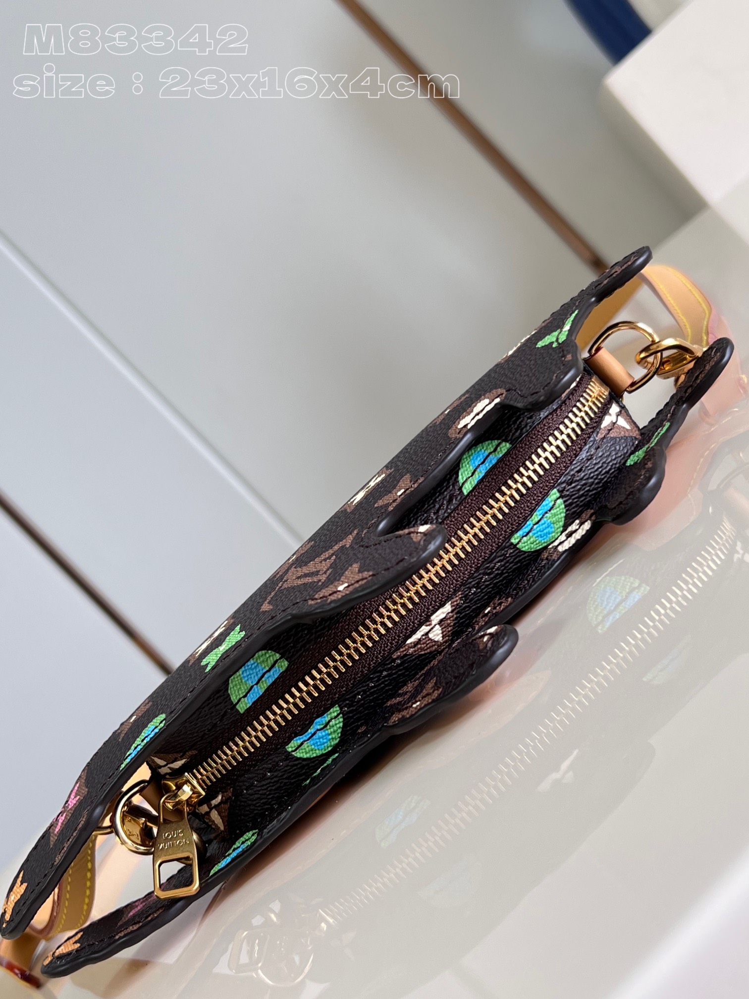 l**is V*t*n dog on strap