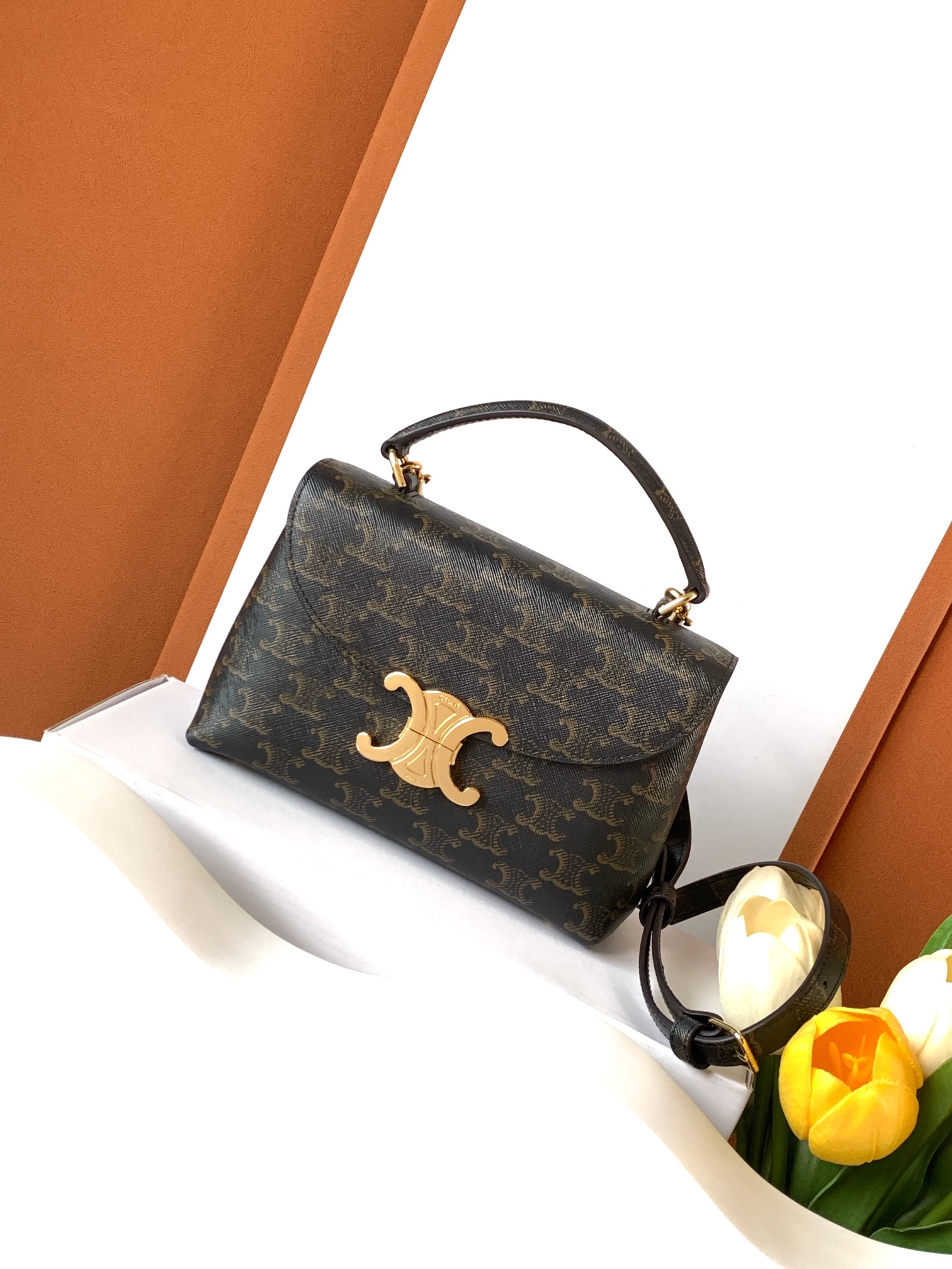 Ce**e teen nino bag in triomphe