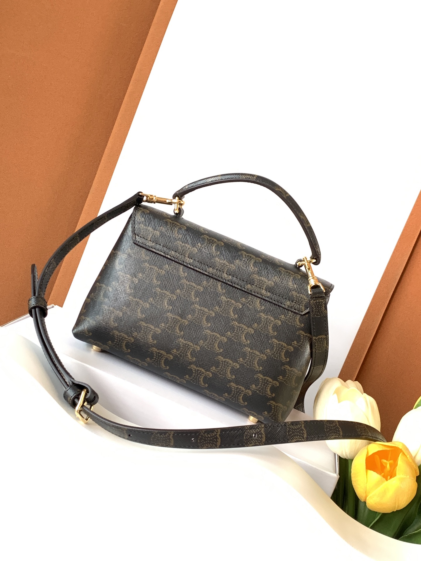 Ce**e teen nino bag in triomphe