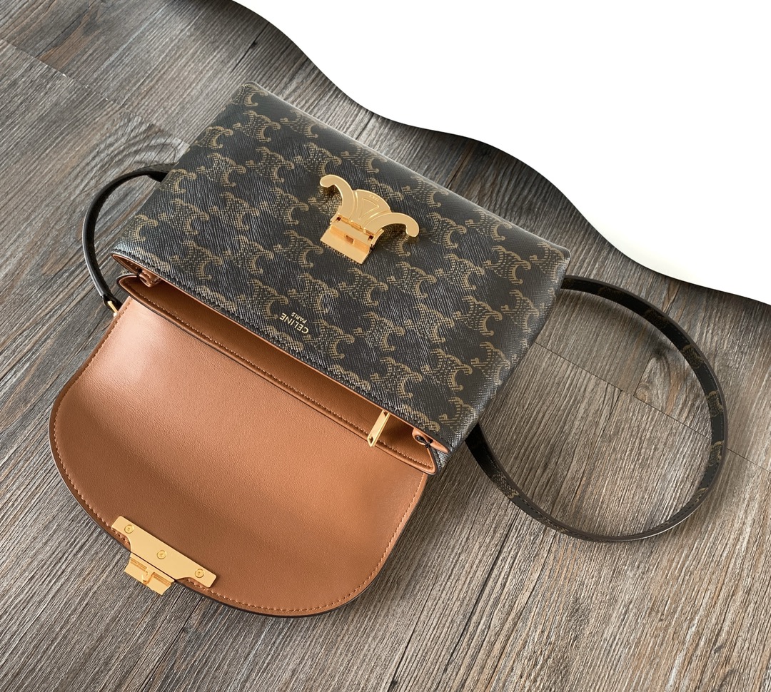 Ce**e teen nino bag in triomphe