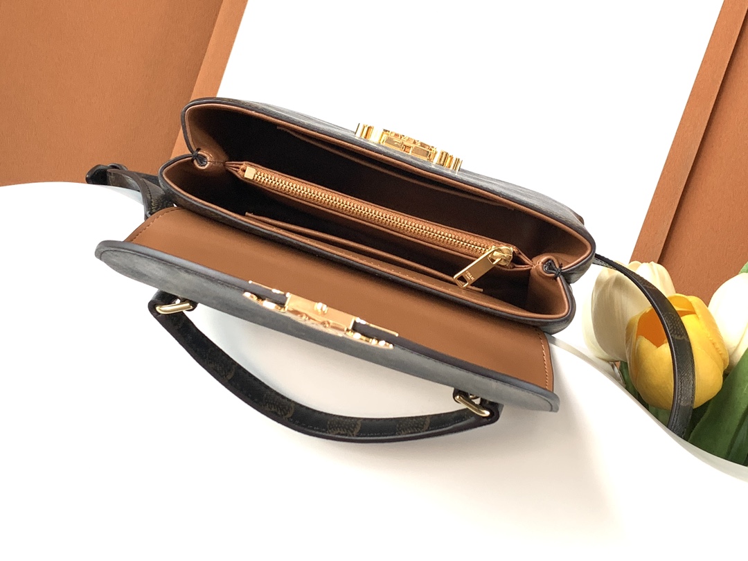 Ce**e teen nino bag in triomphe