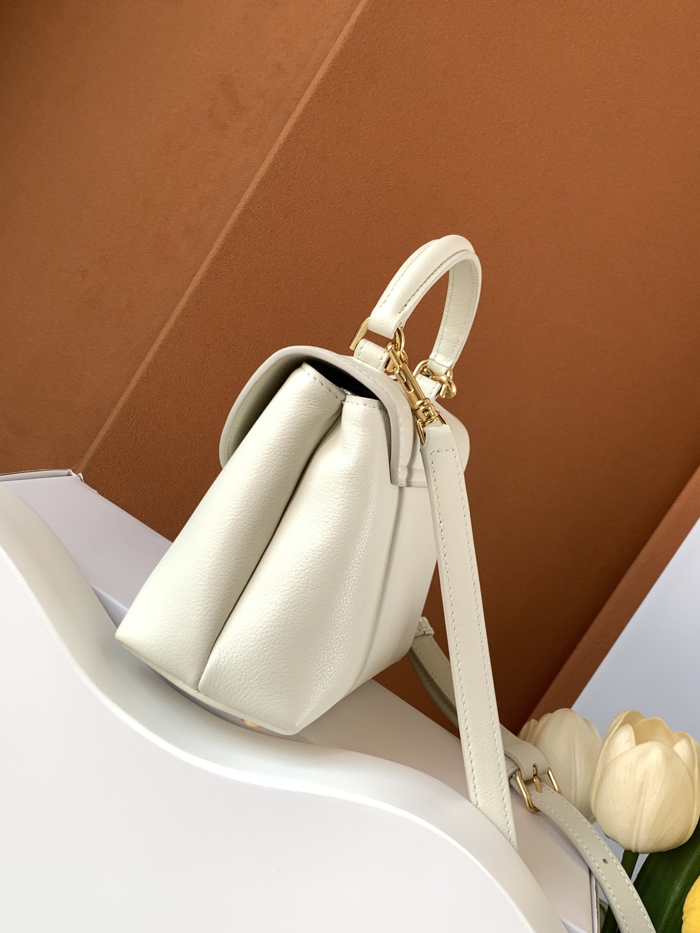 Ce**e teen nino bag in triomphe