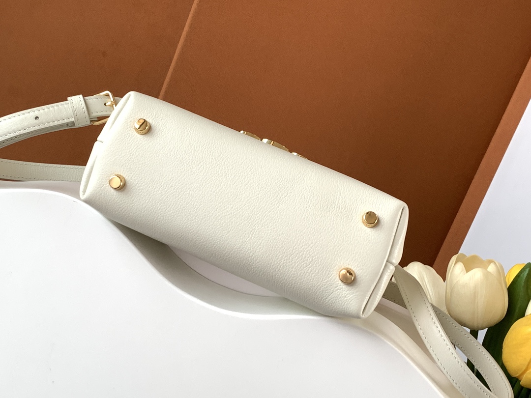 Ce**e teen nino bag in triomphe