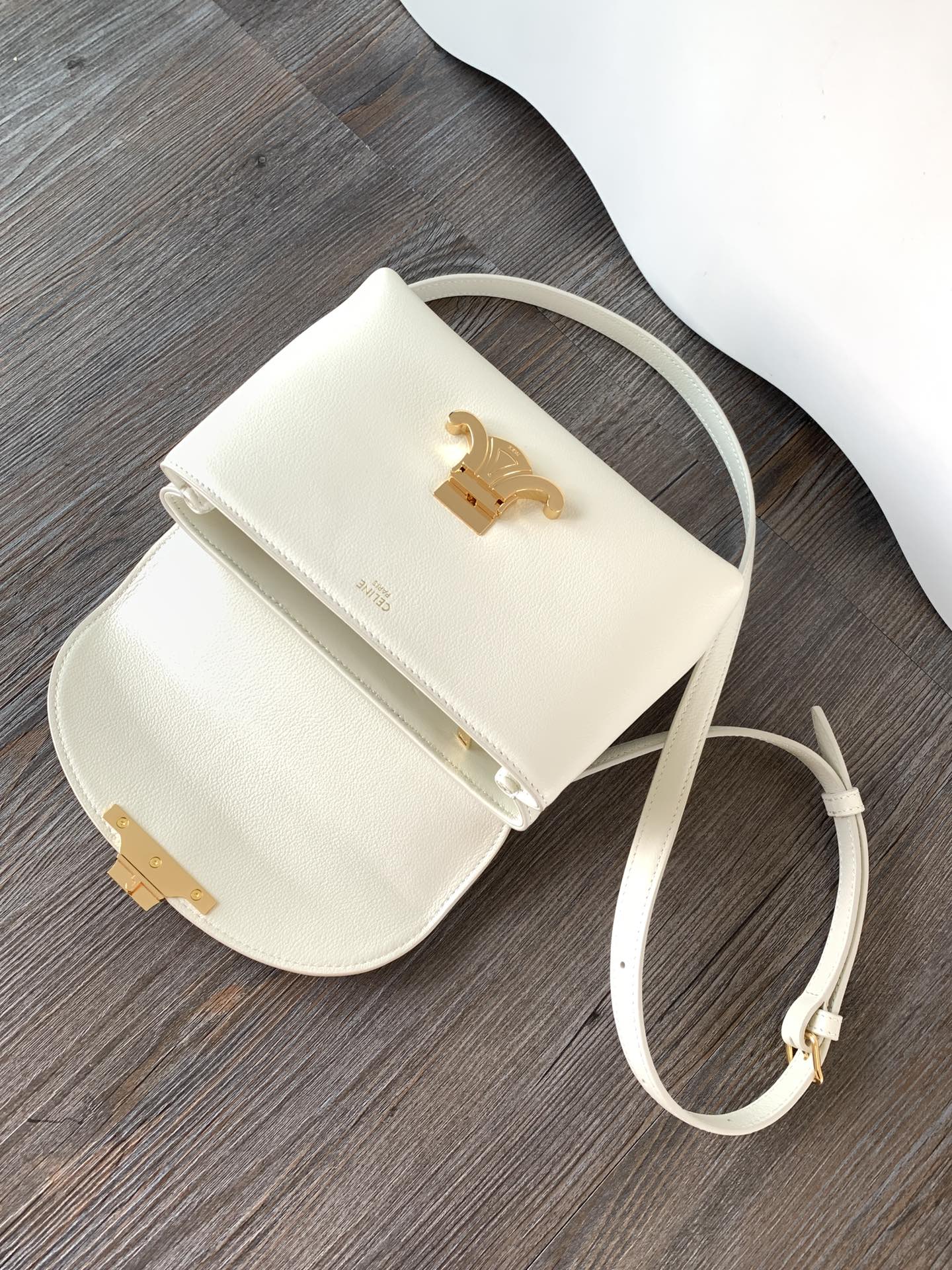 Ce**e teen nino bag in triomphe