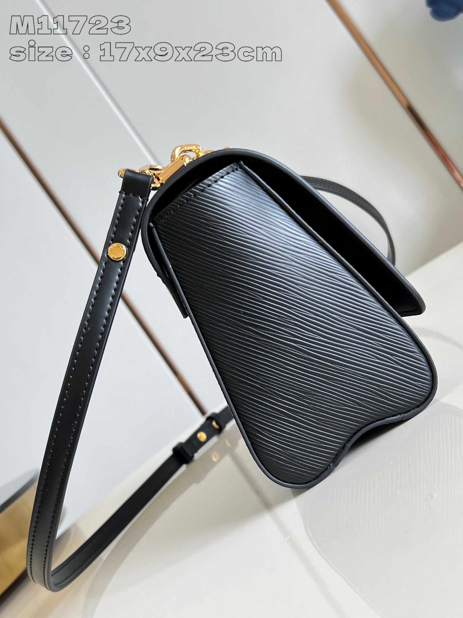 l**is V*t*n twist mm bag