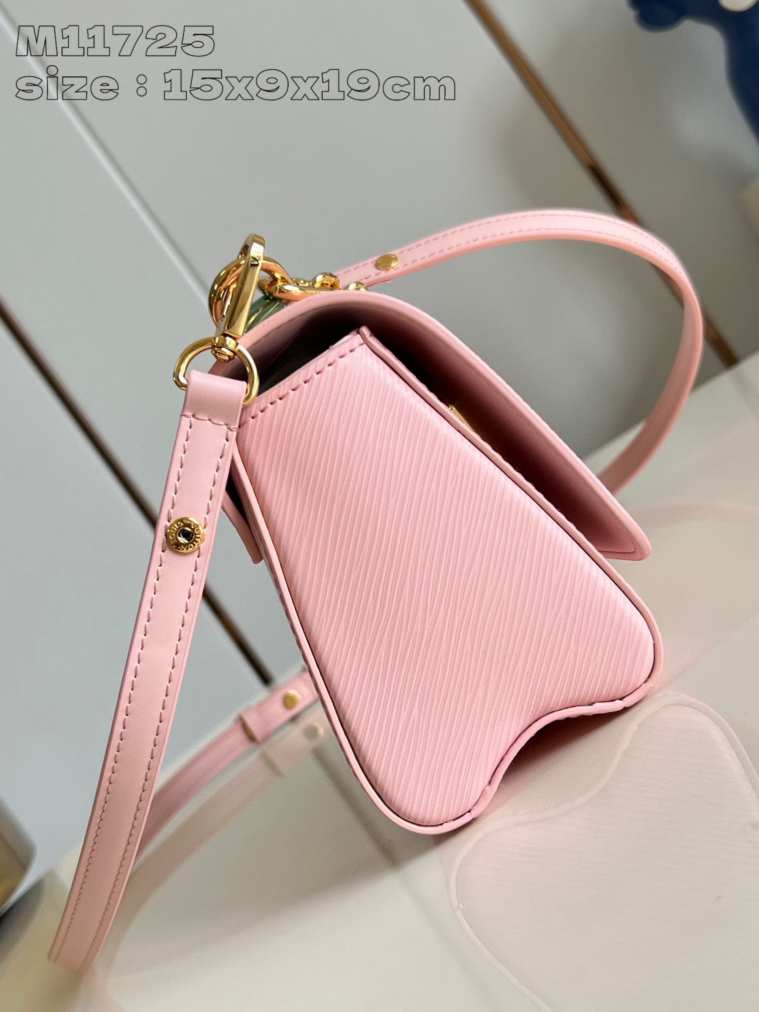 l**is V*t*n twist pm bag