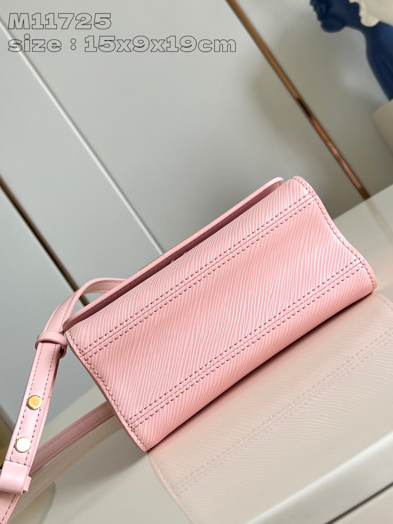 l**is V*t*n twist pm bag
