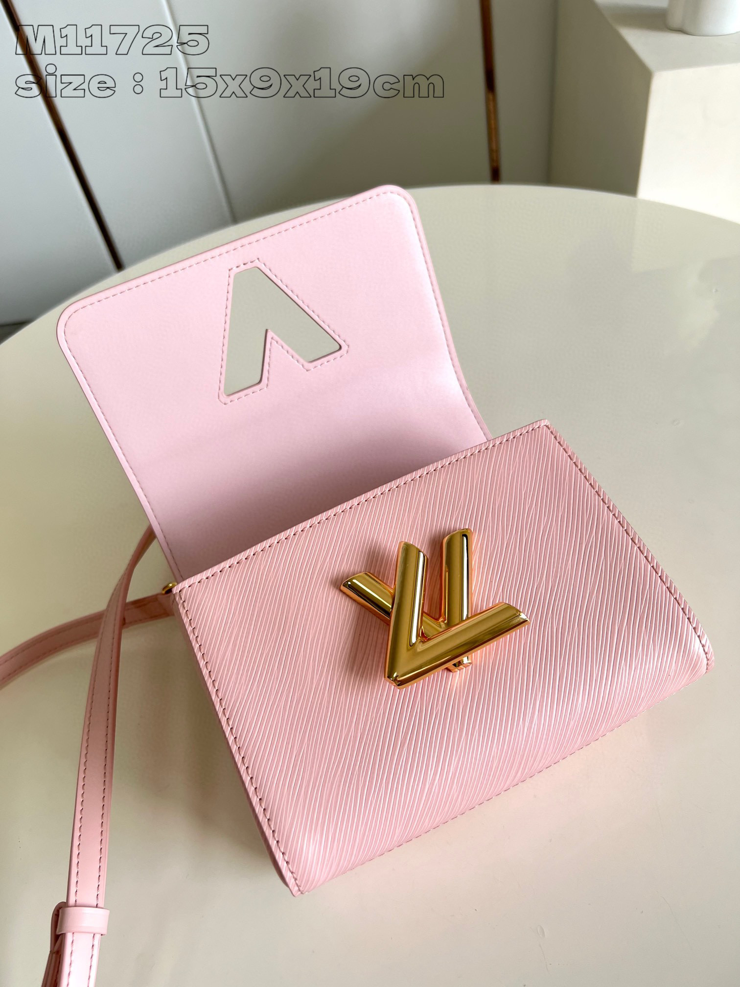 l**is V*t*n twist pm bag