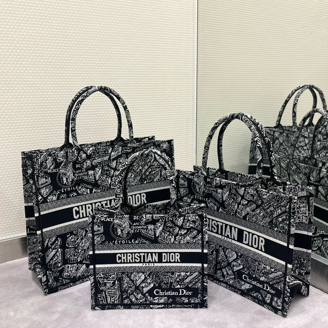medium D*or book tote