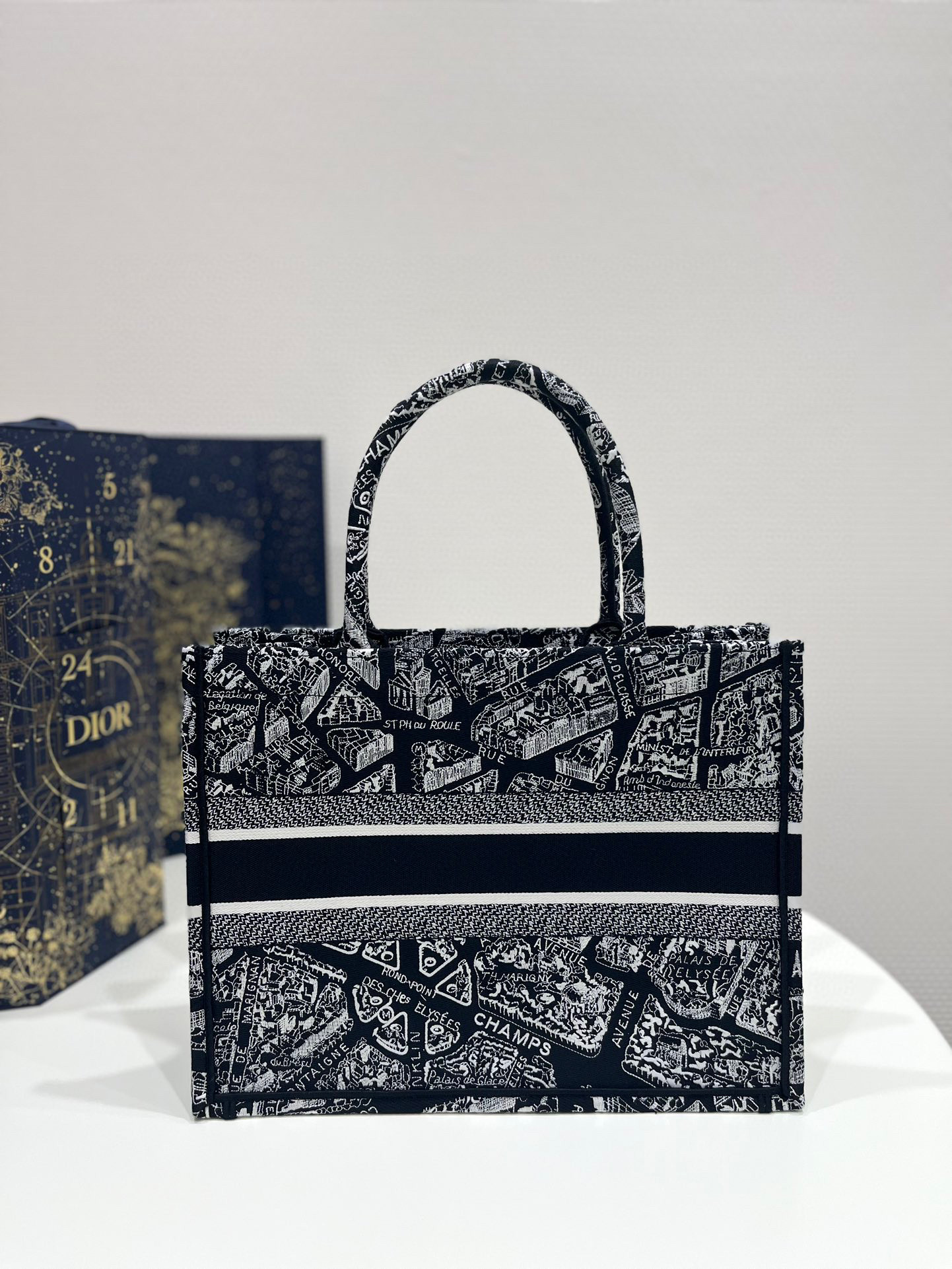 medium D*or book tote
