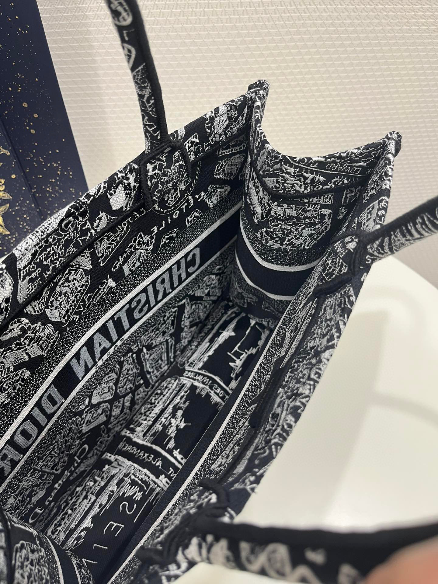 medium D*or book tote