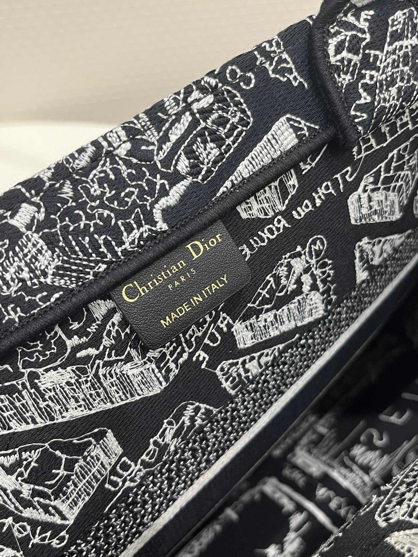 medium D*or book tote